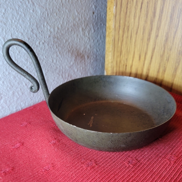 Vtg Candle Holder Metal Black Curved Handle Looks Like Cast Iron Fry Pan Rustic